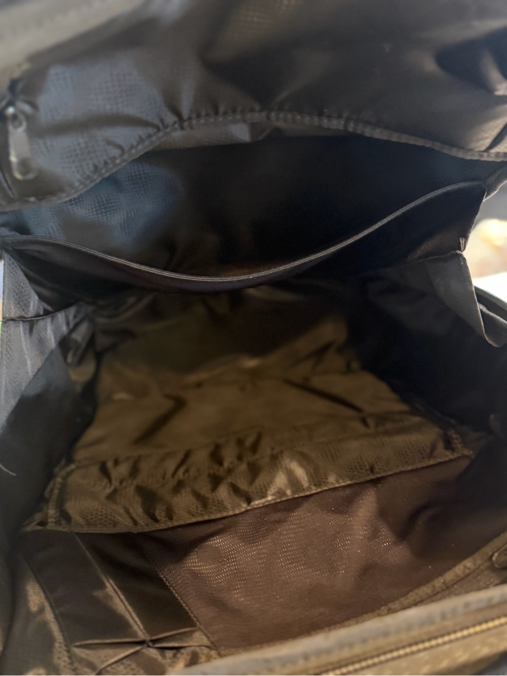 Alienware Black Men's Hard-Shell Tech Backpack - Picture 8 of 9